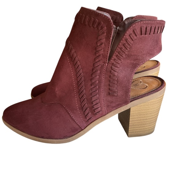 NWOT Madeline Allspice Closed Toe Chunky Heel Bootie, Cabernet, Size 10 - Picture 3 of 9